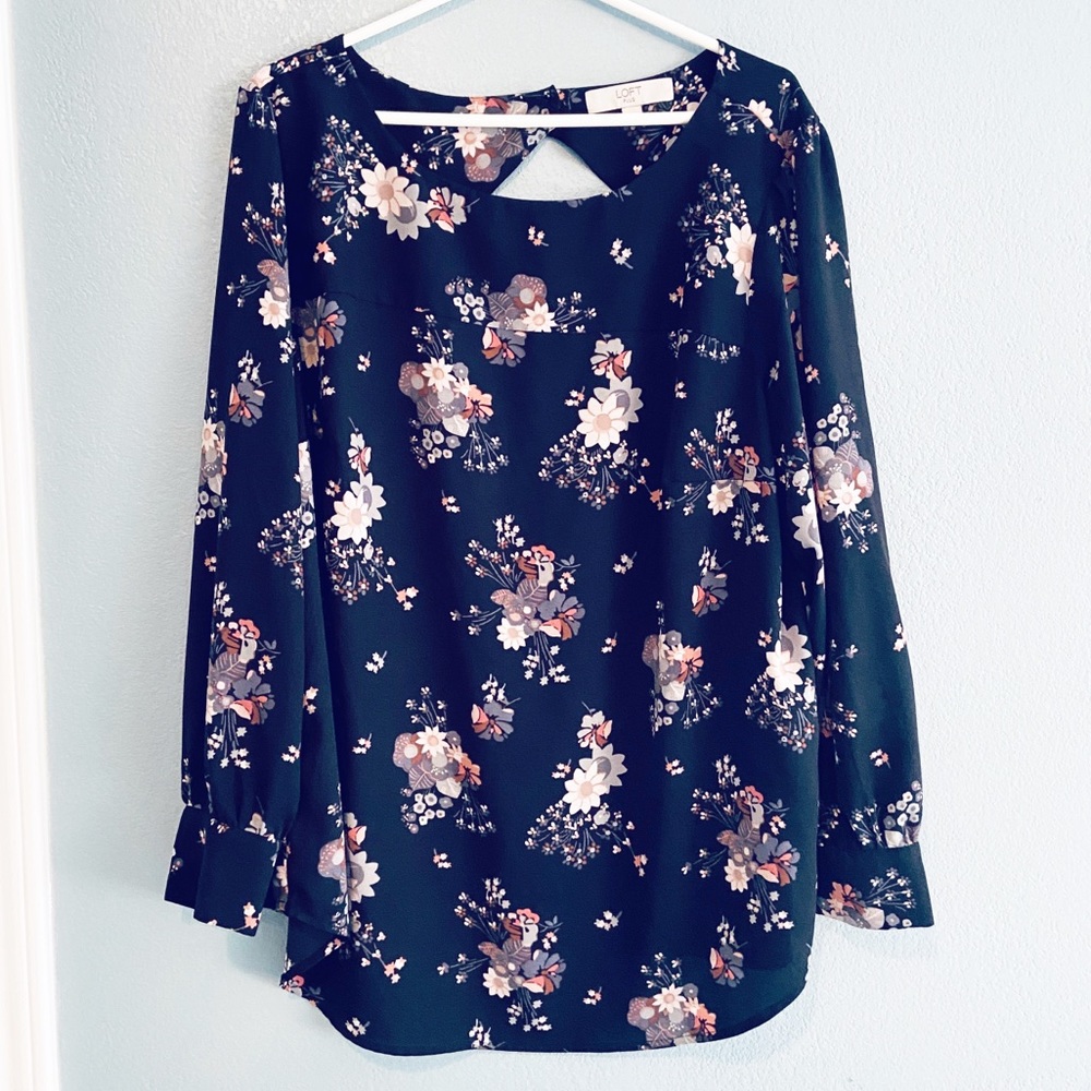 Loft plus size 20 black /grey floral blouse